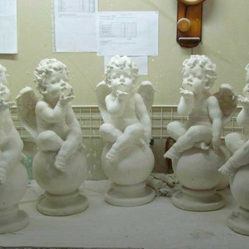 Фигурки ангелочков из акрилового гипса Liquidform Ceramica.